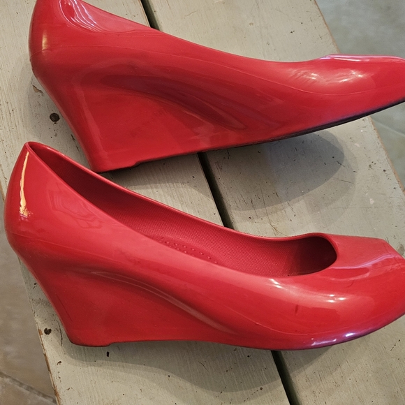 Cherry red Oka b wedge size 8 - Picture 2 of 4
